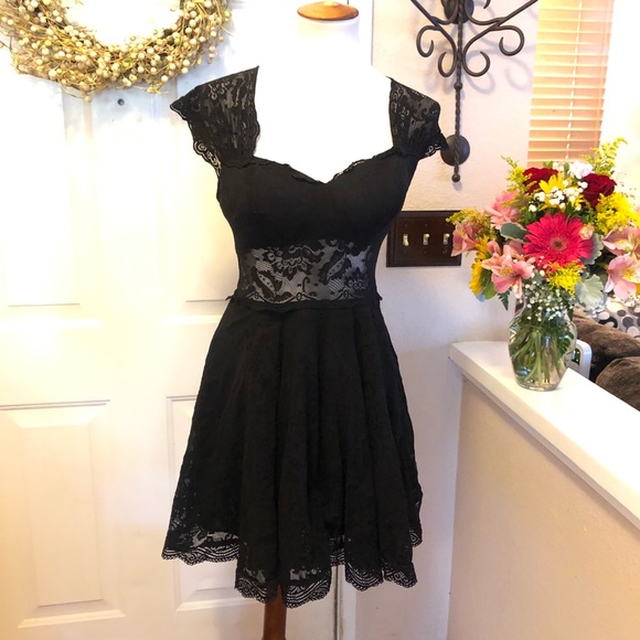black lace dress guess